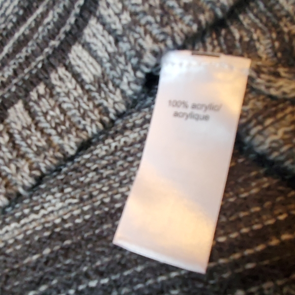 Maurices sweater size Medium - Picture 8 of 8